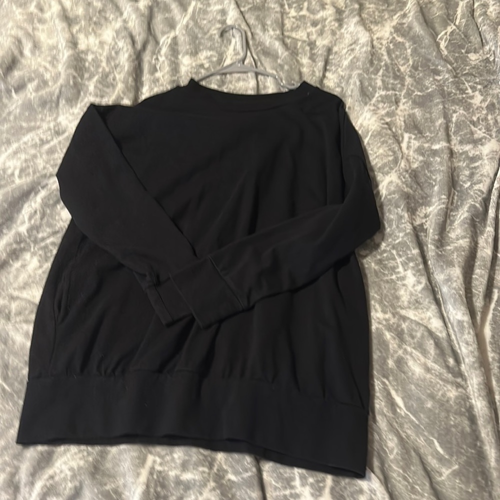 A nice top that was worn twice! Still in amazing condition!!